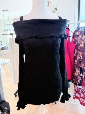 Cable & Gauge Black Off-the-Shoulder Ribbed Sweater